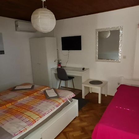 Sobe Zimmer Rooms Nika Tusilovic Exterior foto